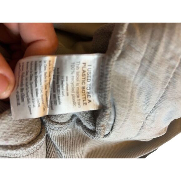 Cotton on garments pull over “I used to be a plastic bottle” size large - Picture 9 of 9